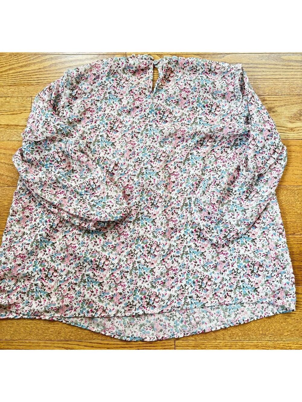 🌸 2 Floral Blouses for 1 Price 🌸 Lightweight Summer Bundle | Large - Picture 7 of 9